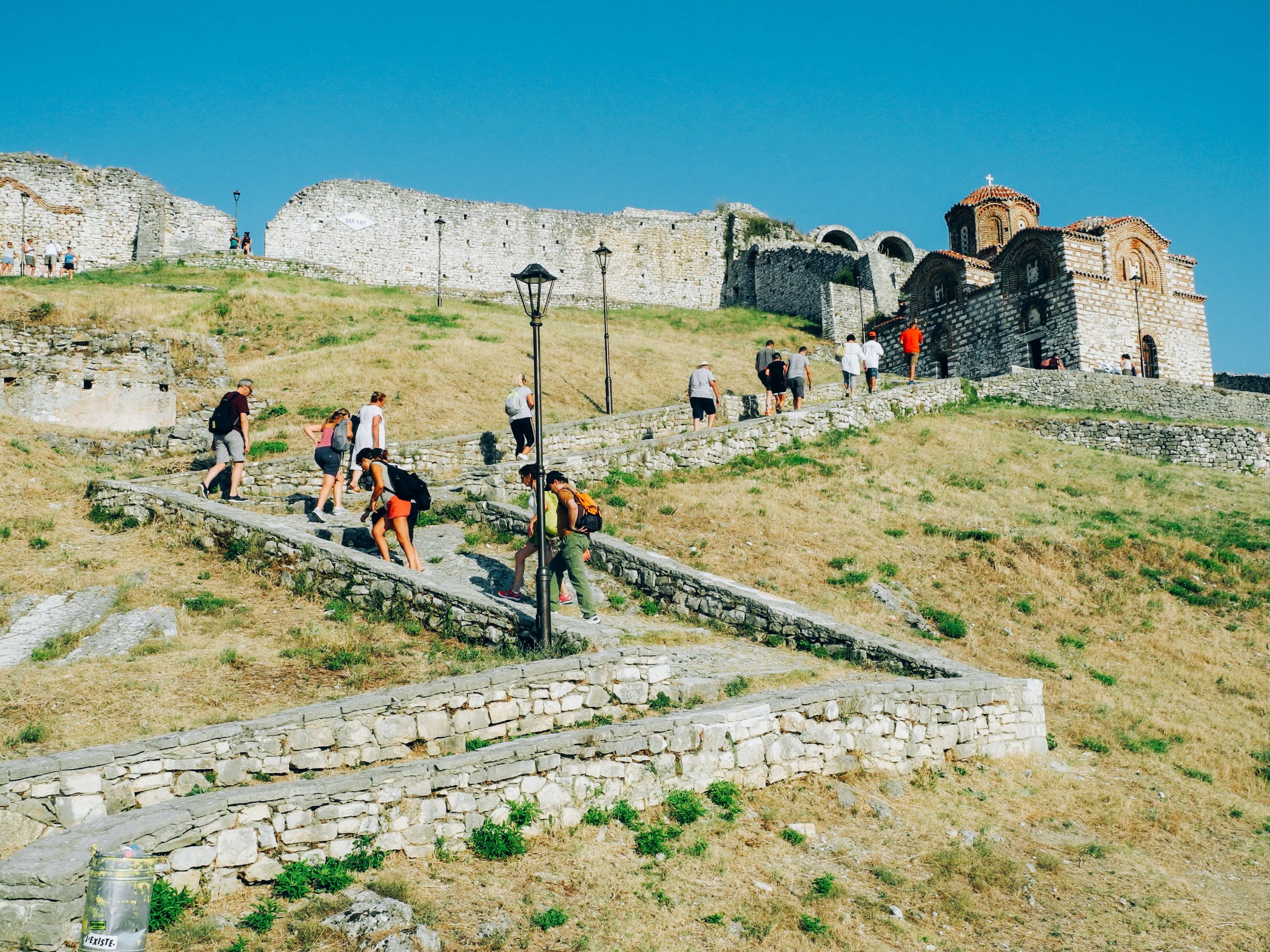 Tra storia e mare nel paese delle aquile